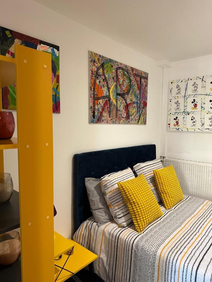 Pop Appart Appartement Artiste Configure En Galerie Dart A 200 M Du Centre Ville Avec Parking Prive Et Securise Gratuit Dans Copropriete Avignon Exterior photo
