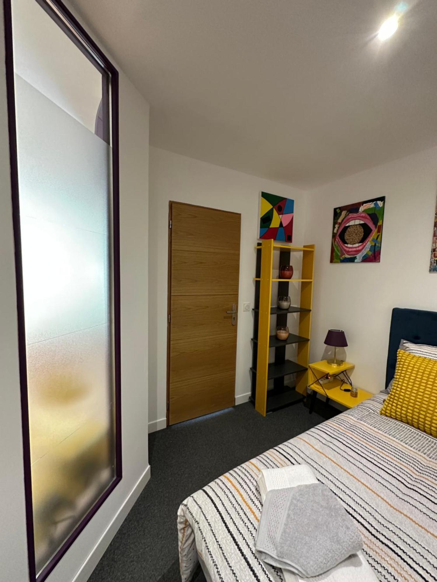 Pop Appart Appartement Artiste Configure En Galerie Dart A 200 M Du Centre Ville Avec Parking Prive Et Securise Gratuit Dans Copropriete Avignon Exterior photo